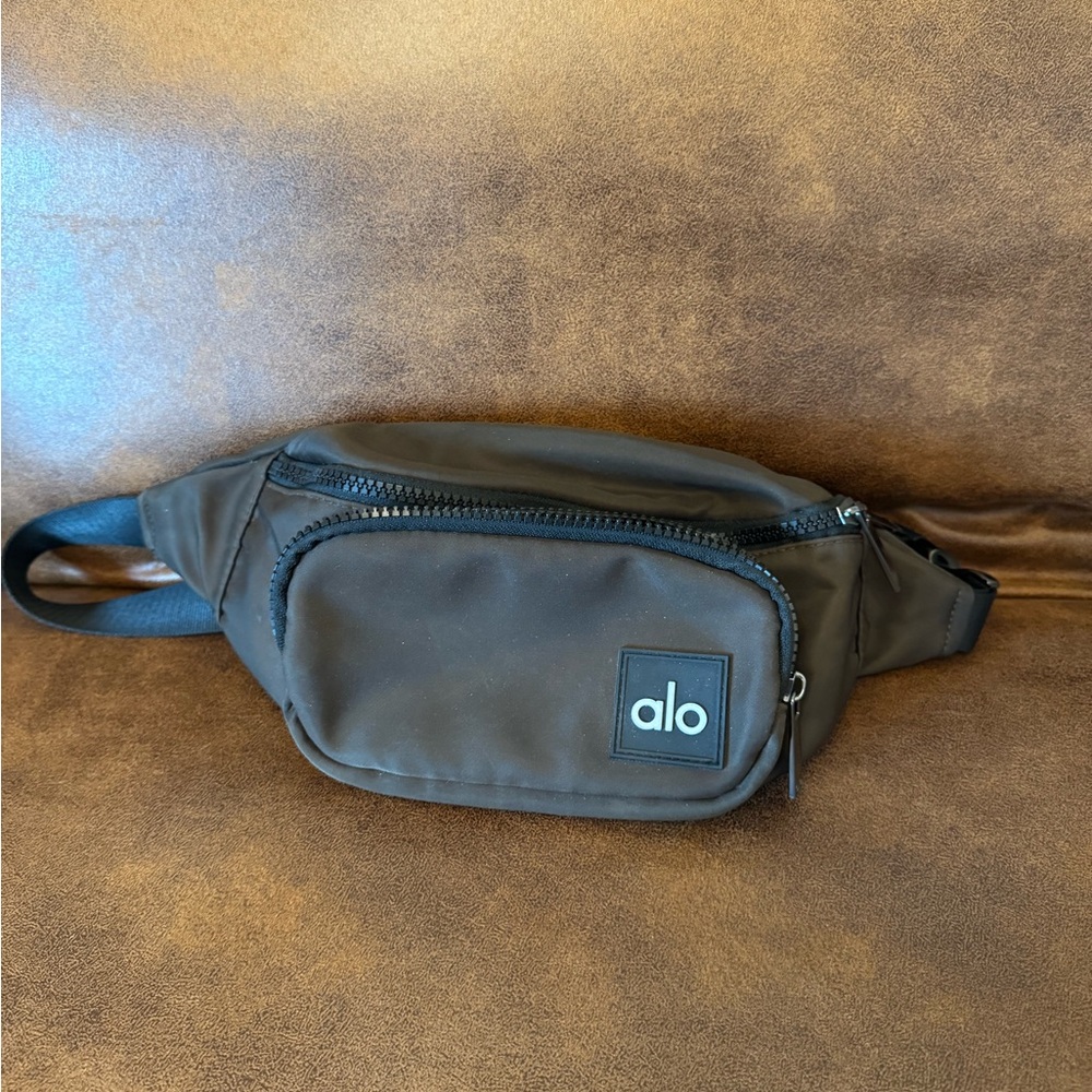 Alo fanny pack